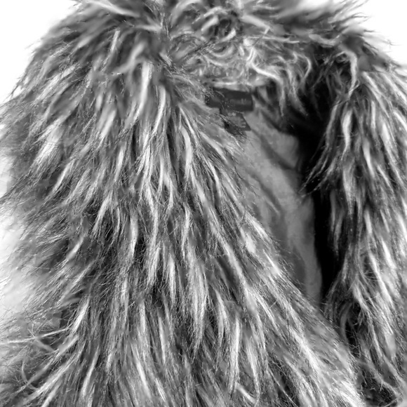 Bohemian Style Shag Long Faux Fur Lined Clasped Vest - Picture 4 of 4